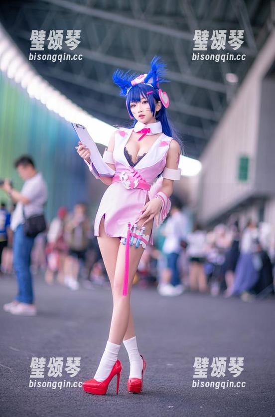 鬼畜瑶在不在w 鬼畜瑶在不在w的兔女郎写真:她让红色的勇气得以尽情释放